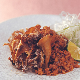 Stir-fried Mushrooms (Maitake) and Pork with Spicy Sauce
